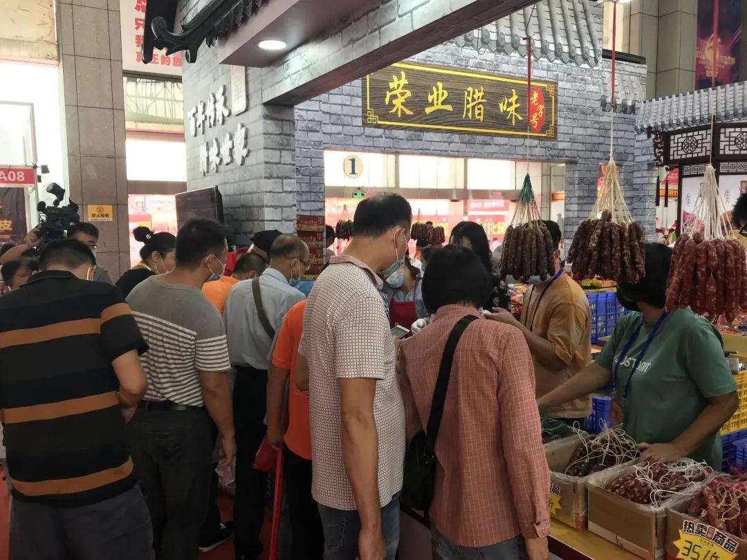中山首屆黃圃臘味美食文化旅游節開幕，榮業食品華麗亮相，受到熱烈追捧